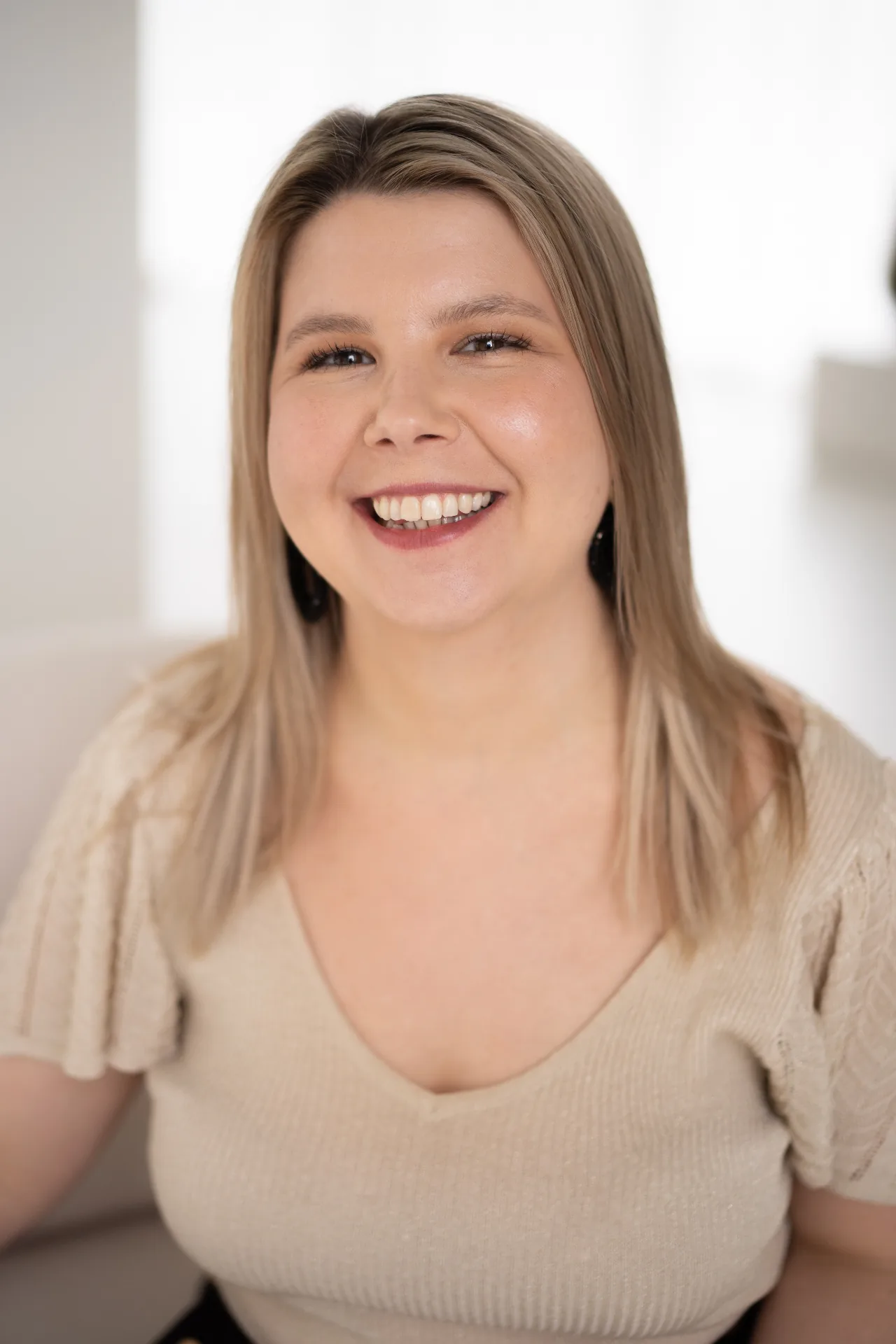 Sarah-Lee portret lachend